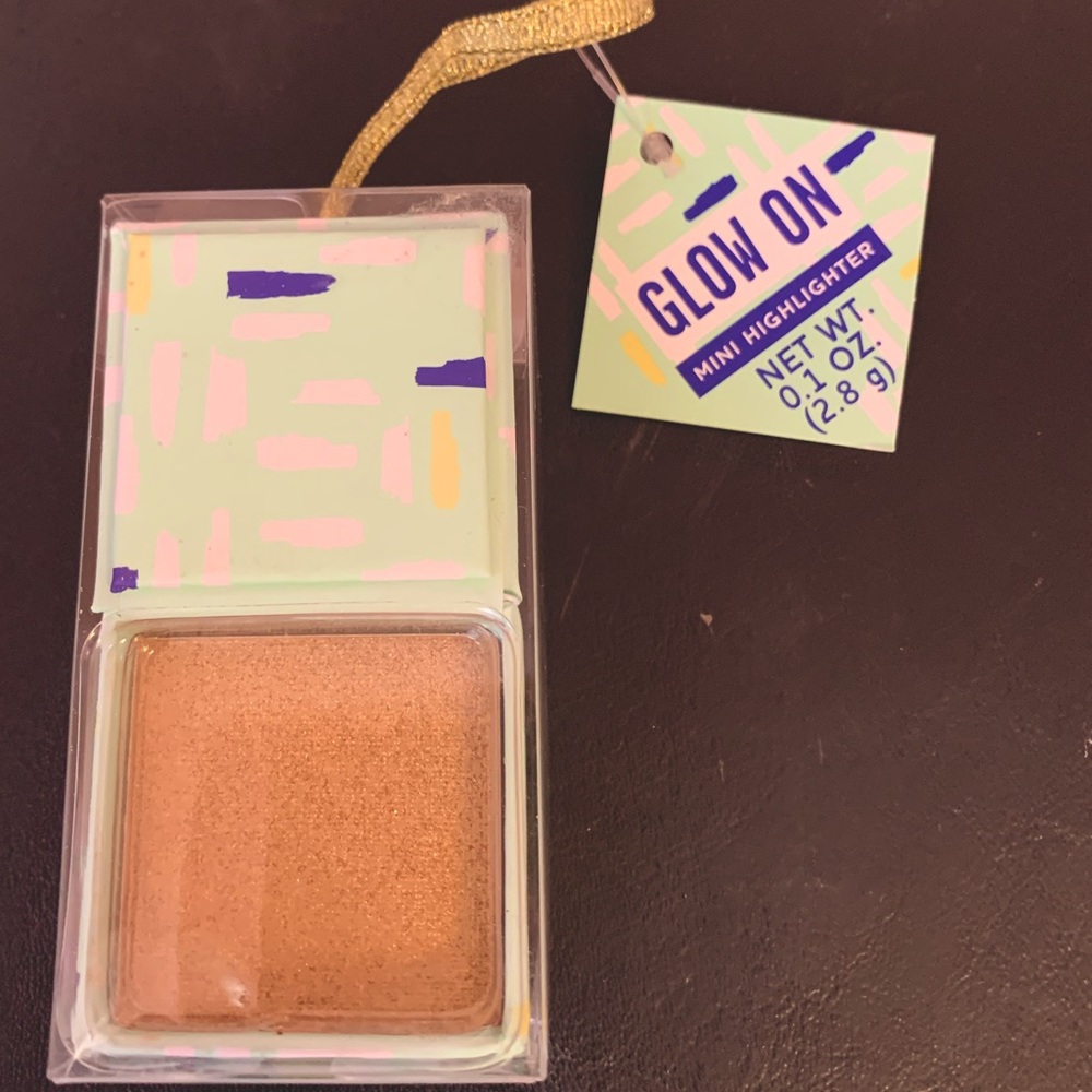 Glow On Mini Highlighter BRAND NEW WITH TAG